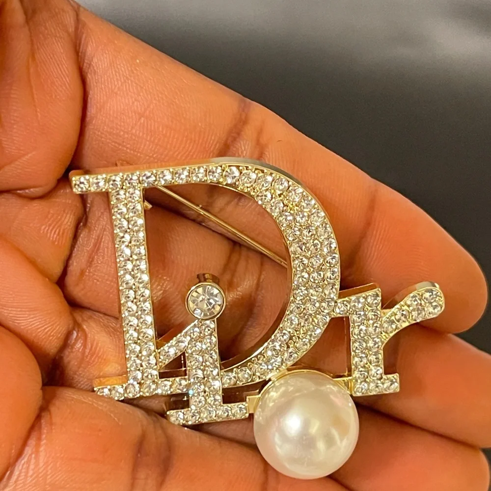 Designer Brooch - Picture 3 of 3